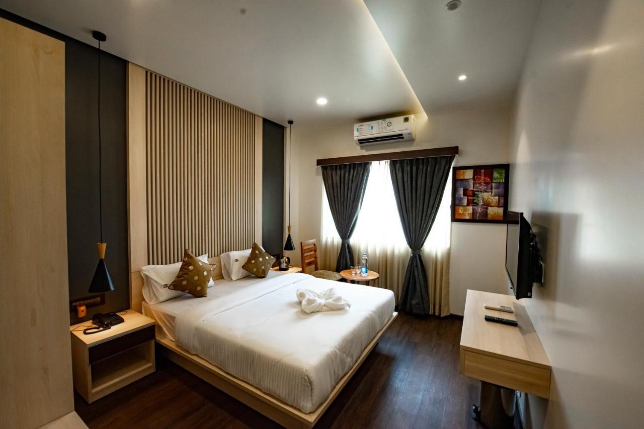 The Royal Palace Hotel 400703 Navi Mumbai Bagian luar foto