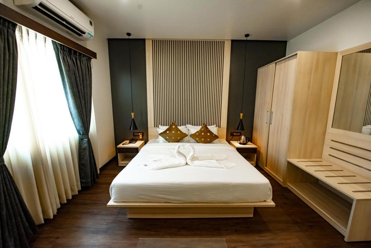 The Royal Palace Hotel 400703 Navi Mumbai Bagian luar foto