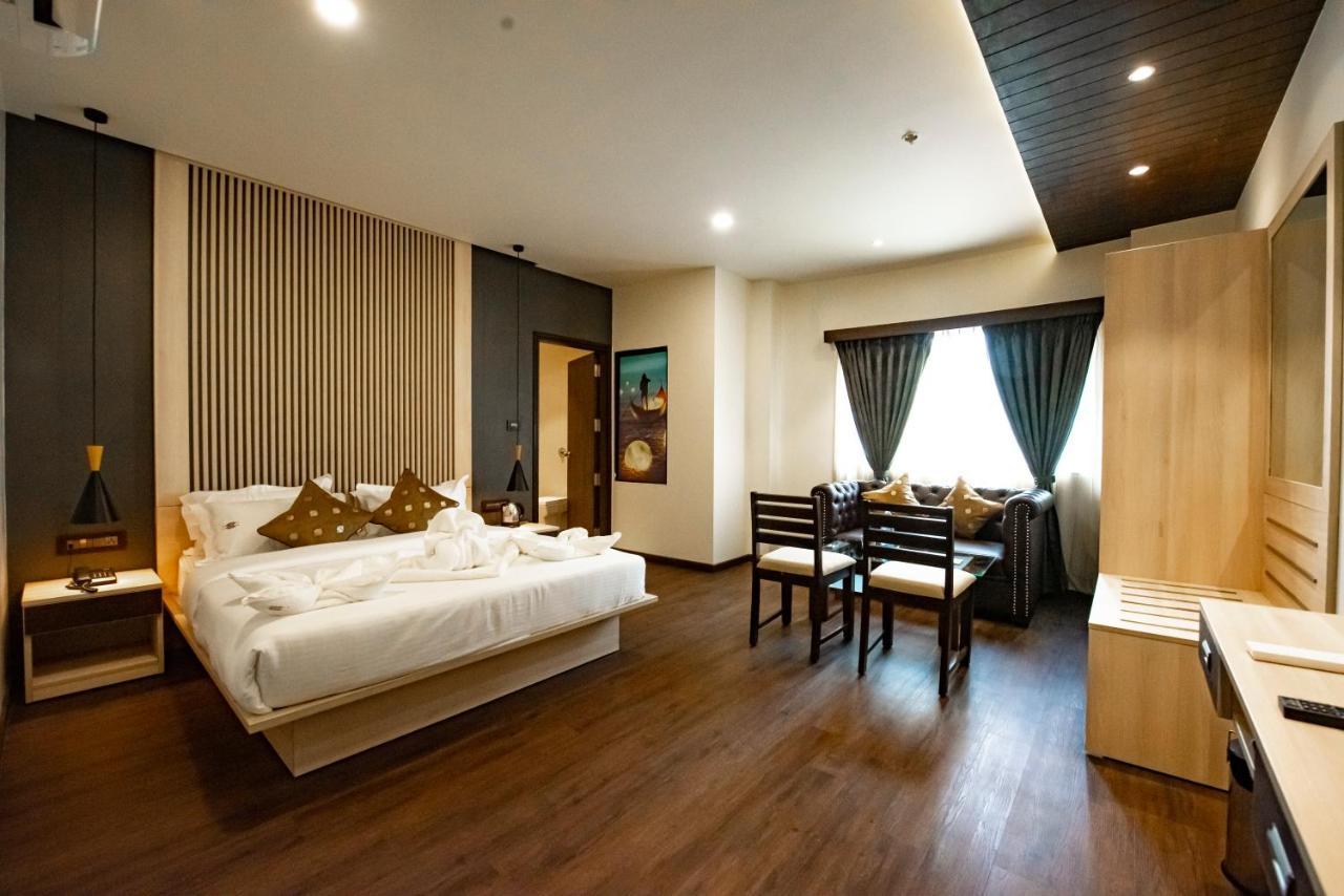 The Royal Palace Hotel 400703 Navi Mumbai Bagian luar foto