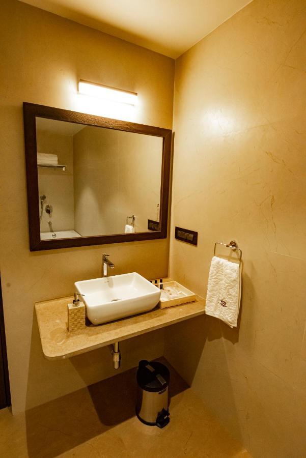 The Royal Palace Hotel 400703 Navi Mumbai Bagian luar foto