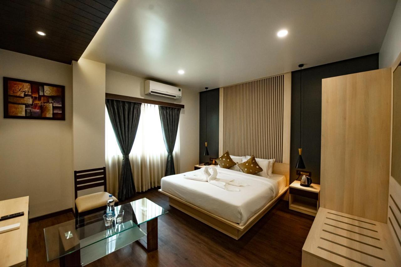 The Royal Palace Hotel 400703 Navi Mumbai Bagian luar foto
