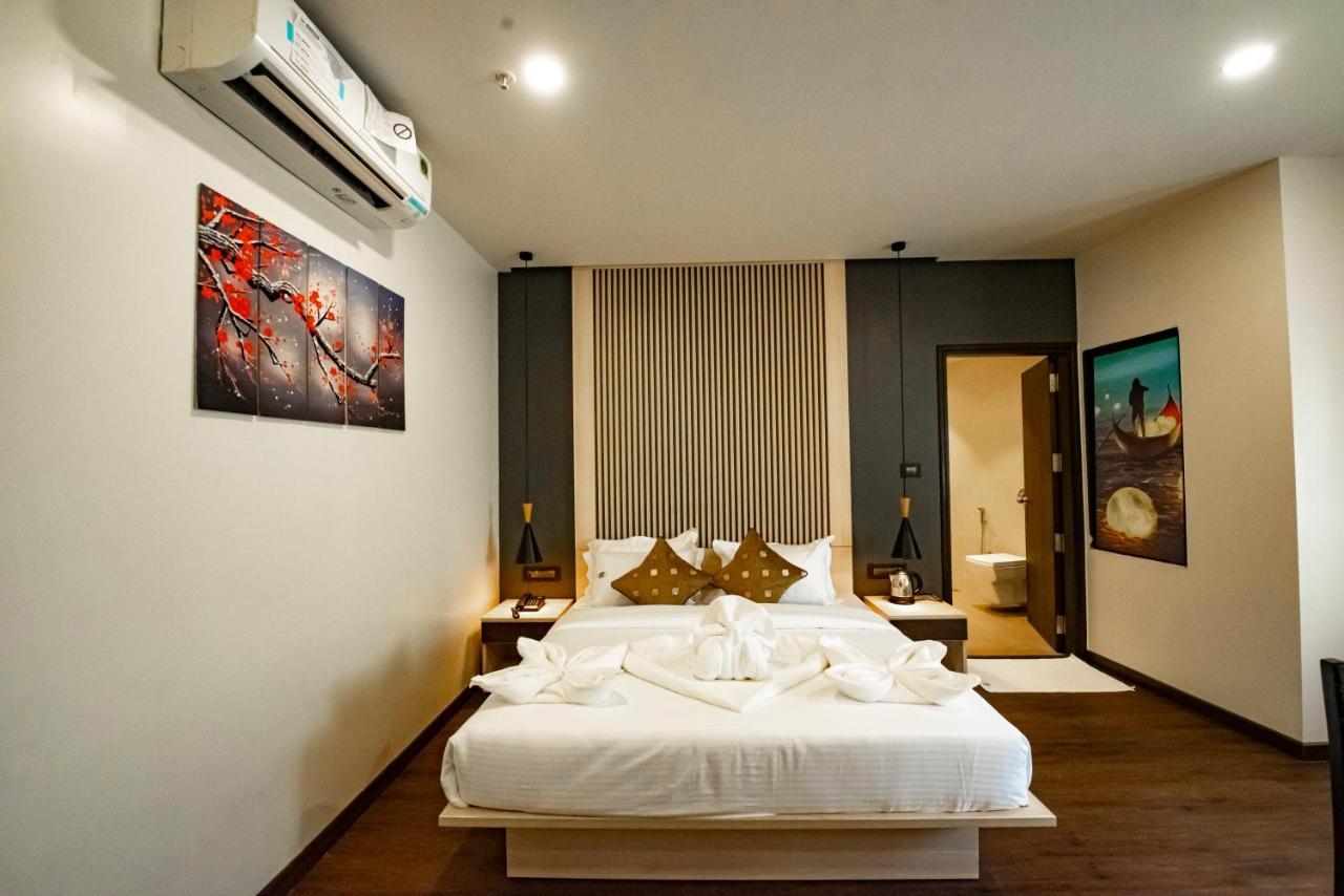 The Royal Palace Hotel 400703 Navi Mumbai Bagian luar foto